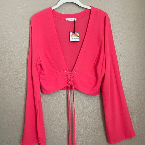 Honey Punch Cropped Front Lace Up Top Size M - Picture 4 of 8